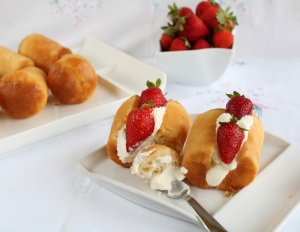 Babà con panna